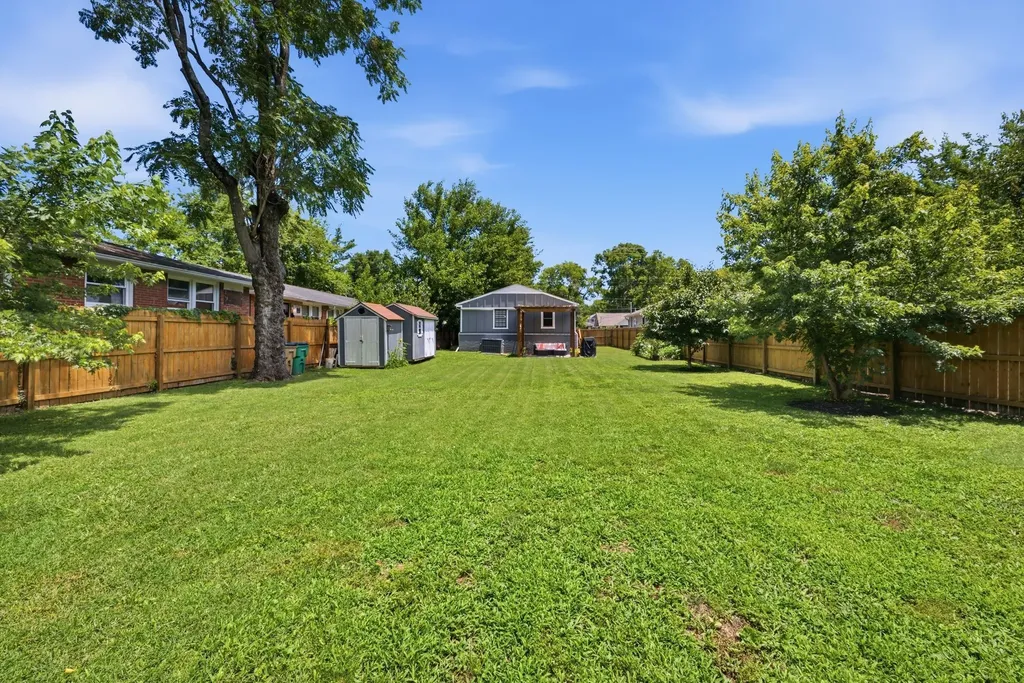 1621 14th Ave, N Nashville TN 37208