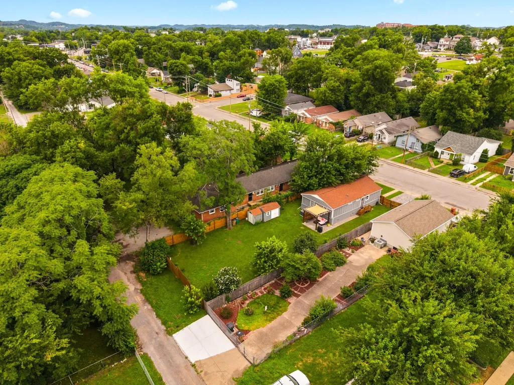 1621 14th Ave, N Nashville TN 37208