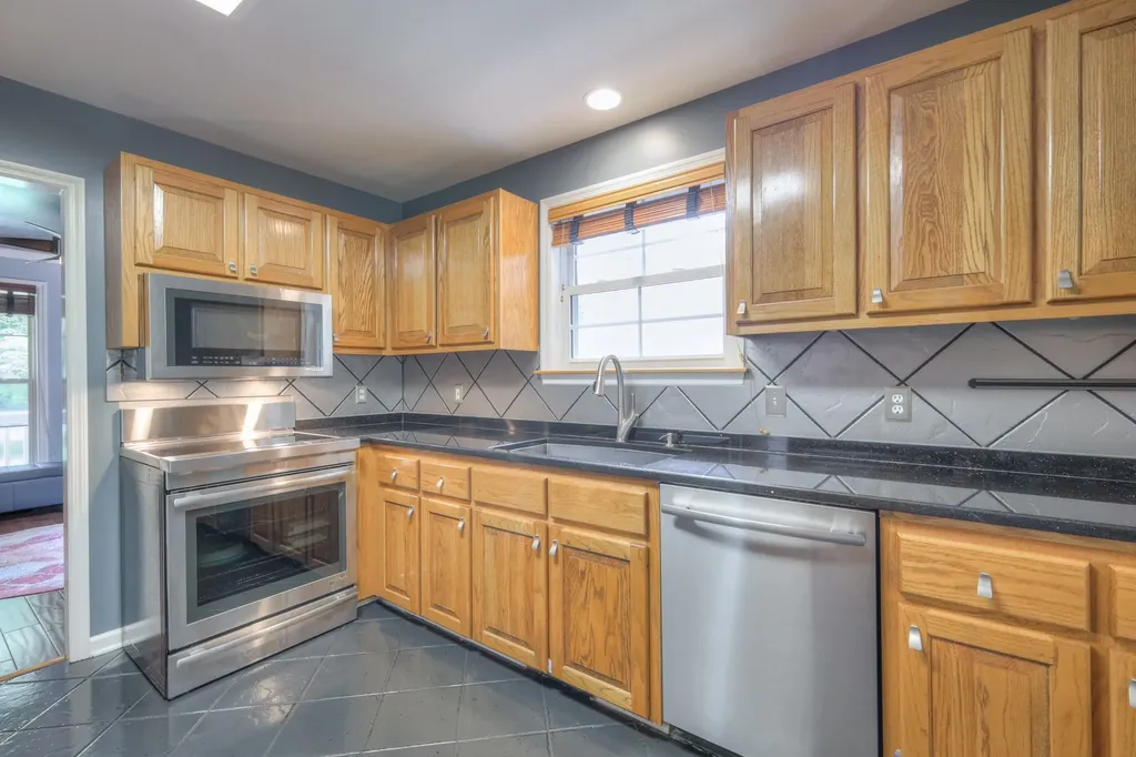 858 Matthew Court Kingston Springs TN 37082