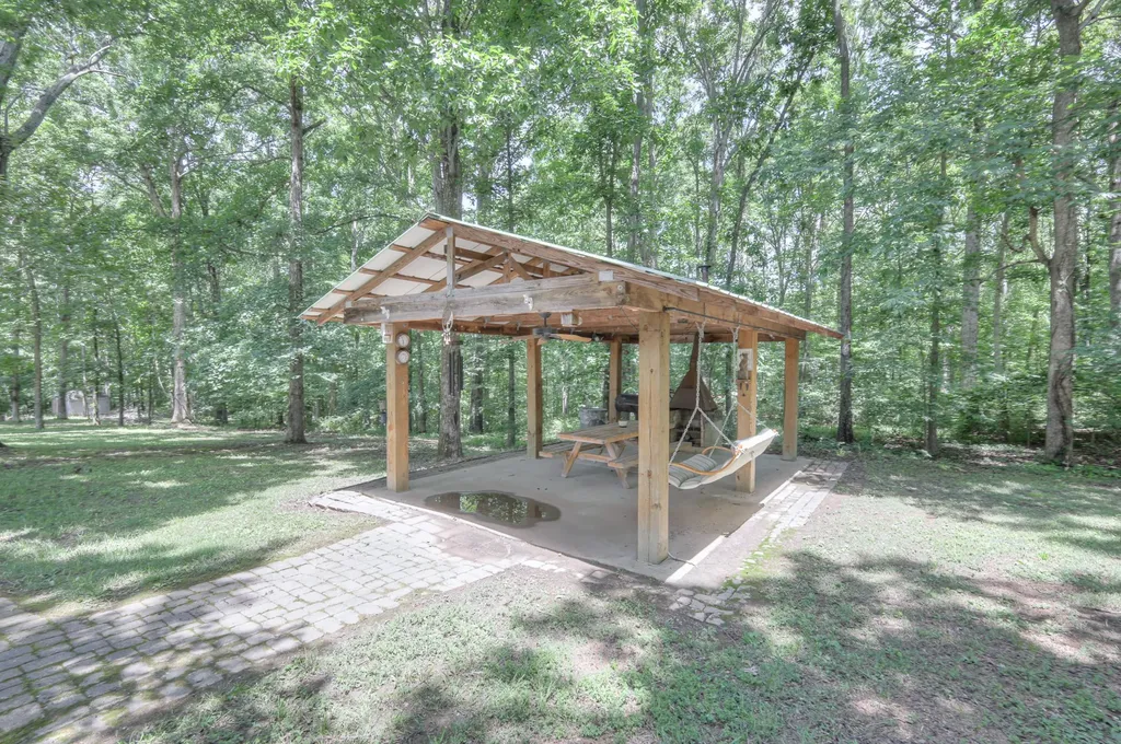 858 Matthew Court Kingston Springs TN 37082
