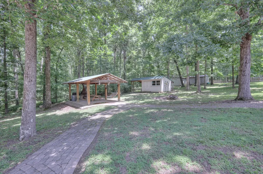 858 Matthew Court Kingston Springs TN 37082