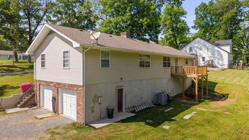 9814 Lakeside Road Harrison TN 37341