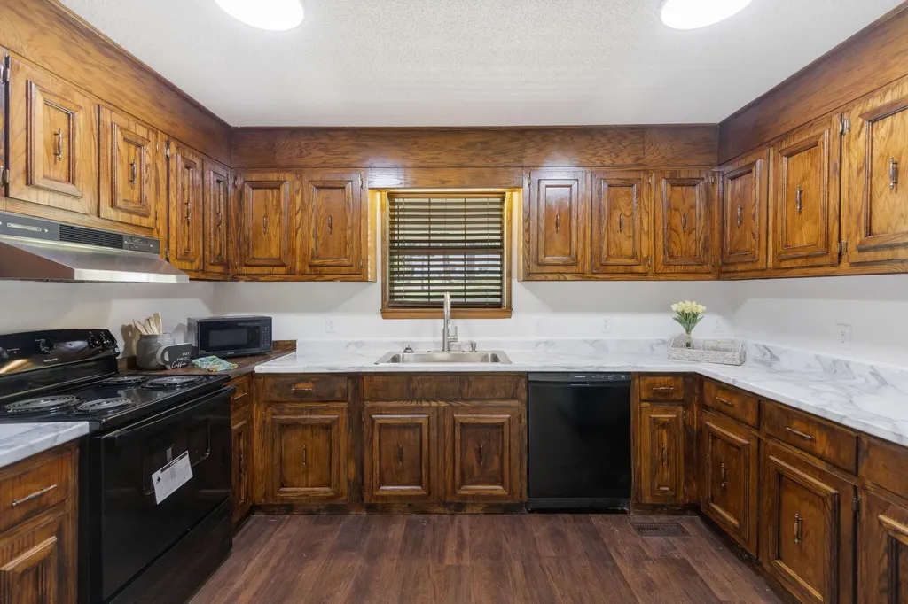 9814 Lakeside Road Harrison TN 37341