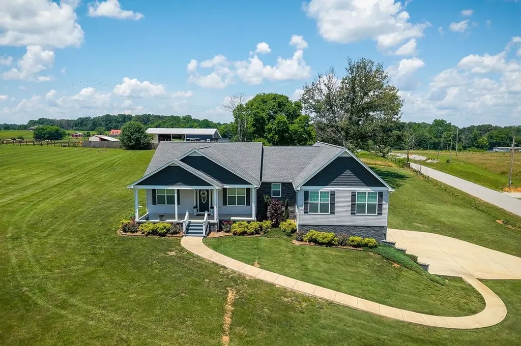 18 Faith Rae Boulevard Morrison TN 37357