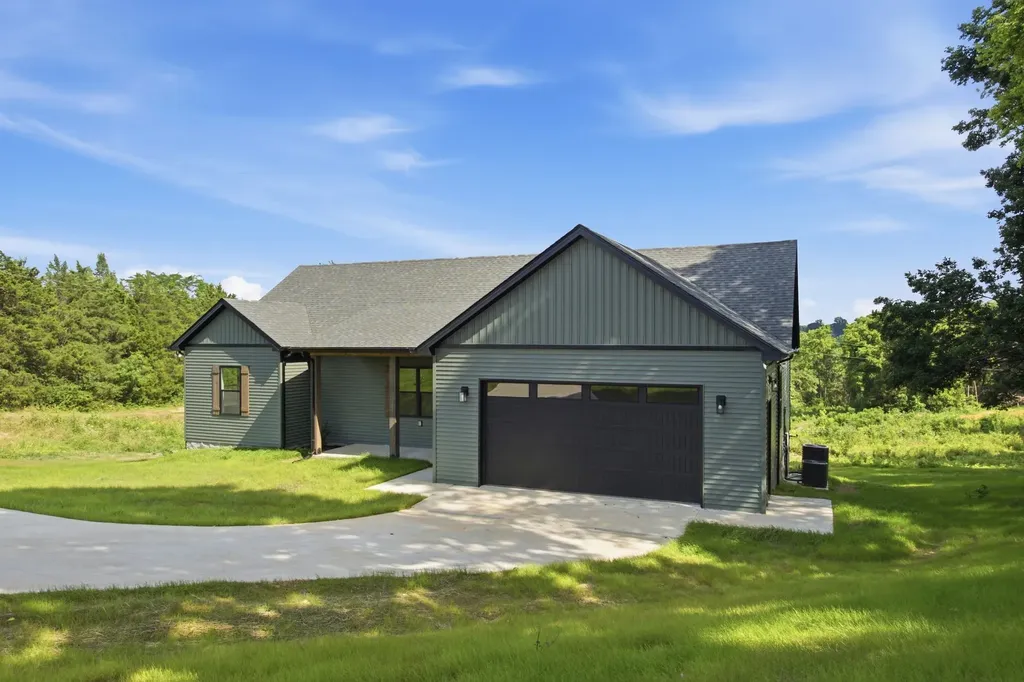 1496 Jones Creek Road Dickson TN 37055