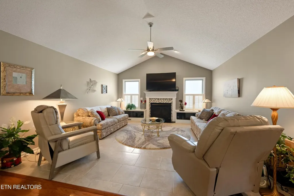556 Woodgate Drive Crossville TN 38571
