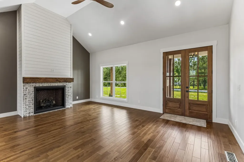 136 Summer Lake Drive Summertown TN 38483