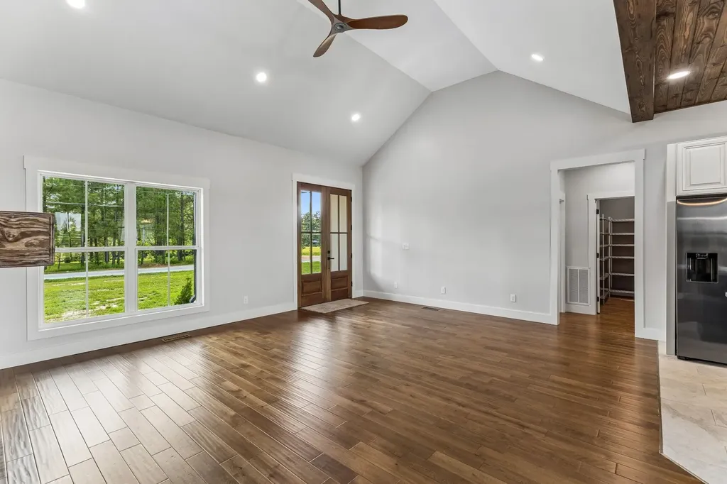 136 Summer Lake Drive Summertown TN 38483