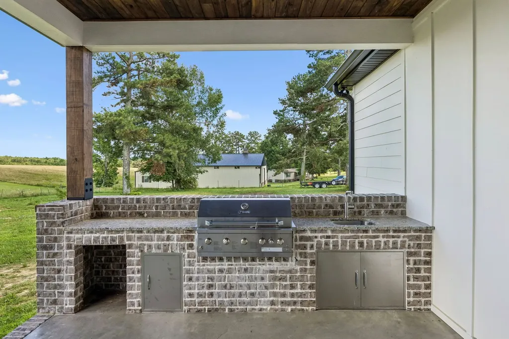 136 Summer Lake Drive Summertown TN 38483