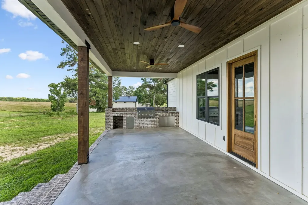 136 Summer Lake Drive Summertown TN 38483