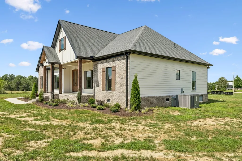 136 Summer Lake Drive Summertown TN 38483