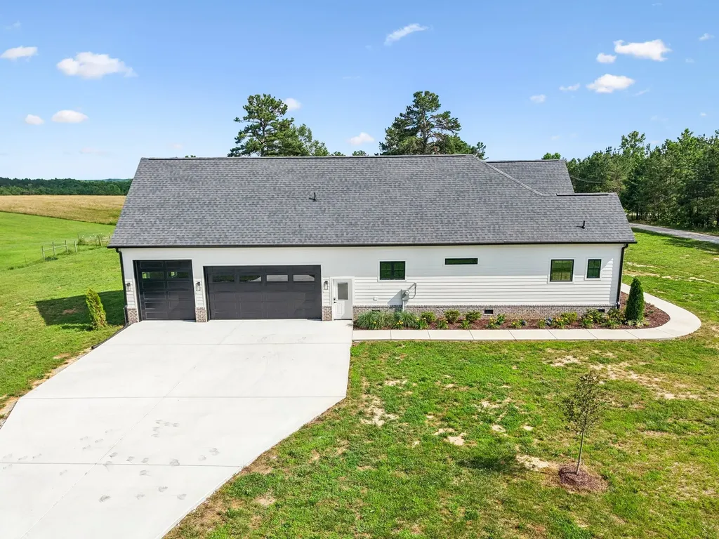 136 Summer Lake Drive Summertown TN 38483