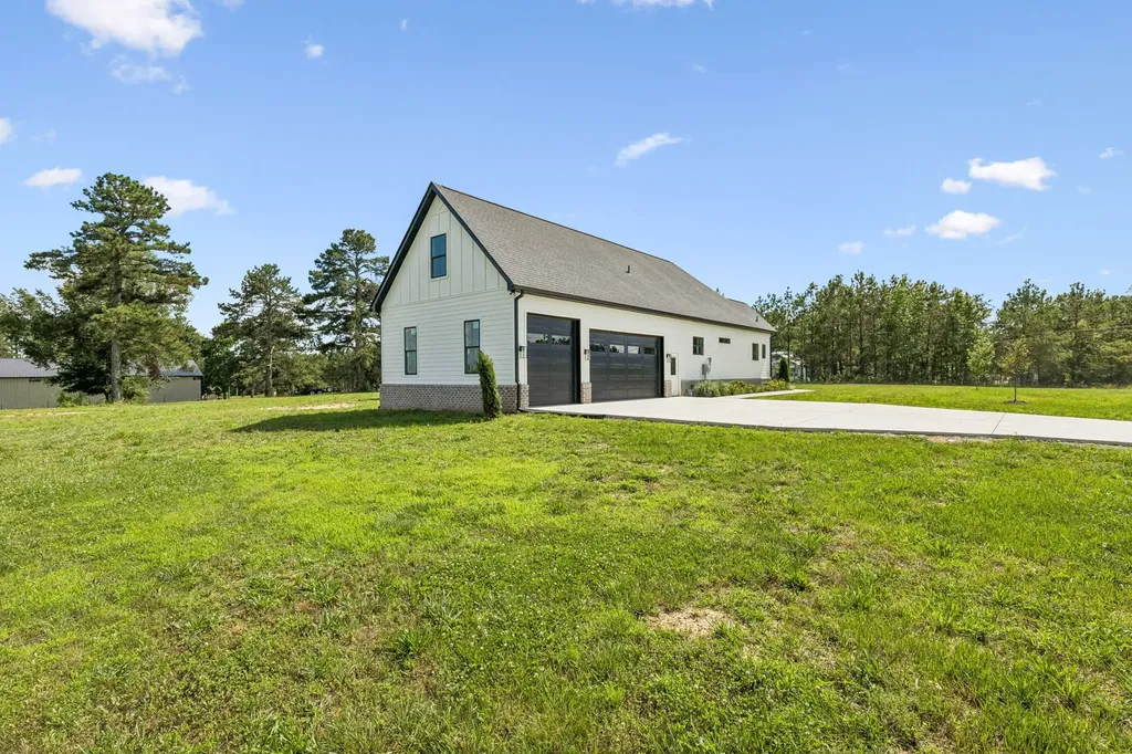 136 Summer Lake Drive Summertown TN 38483