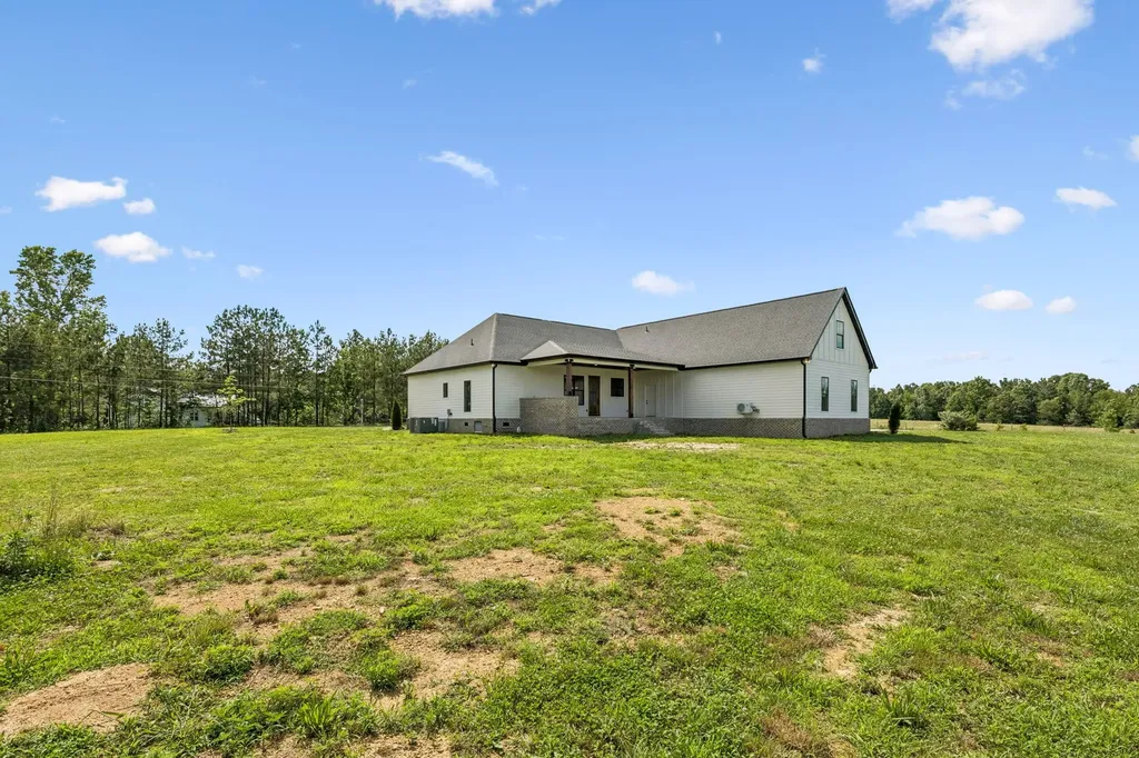 136 Summer Lake Drive Summertown TN 38483