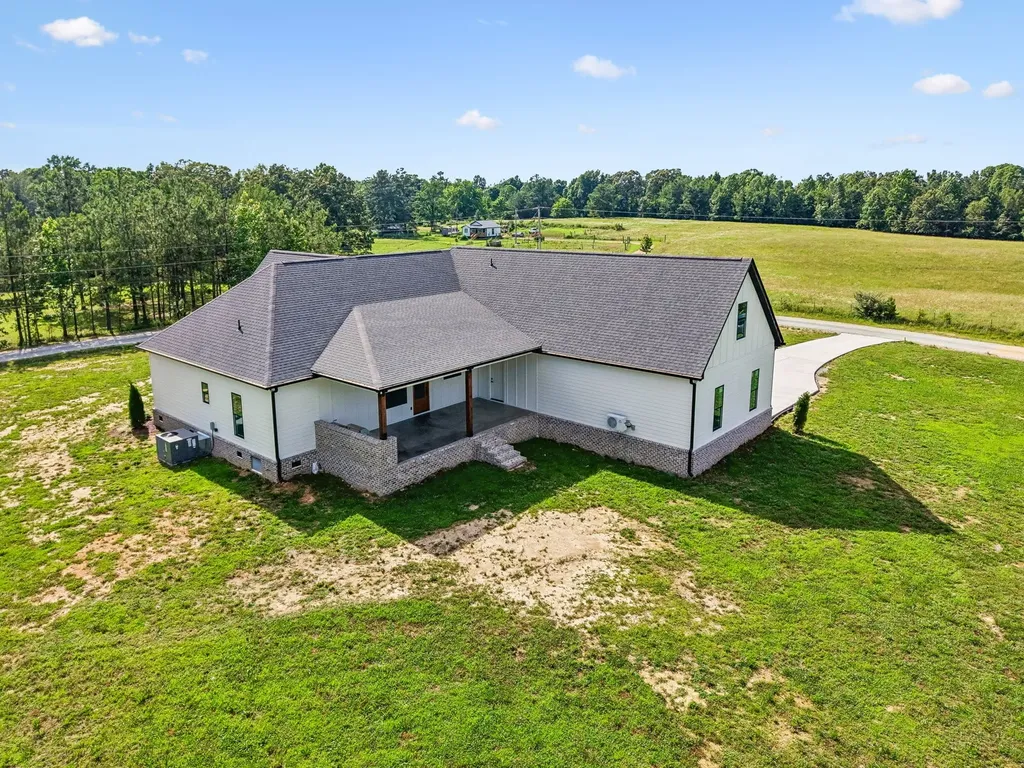 136 Summer Lake Drive Summertown TN 38483