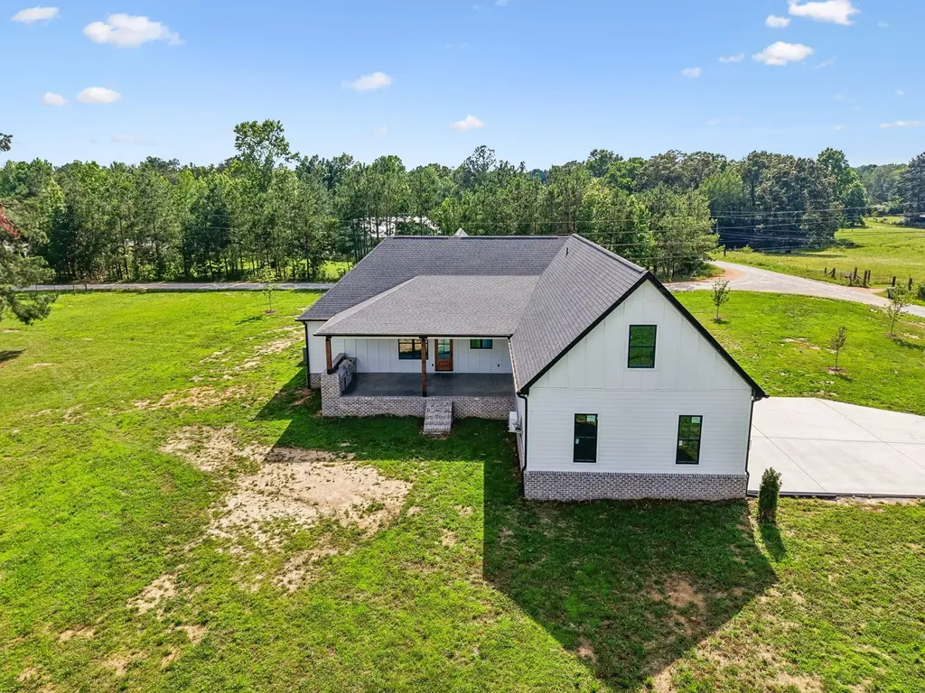 136 Summer Lake Drive Summertown TN 38483
