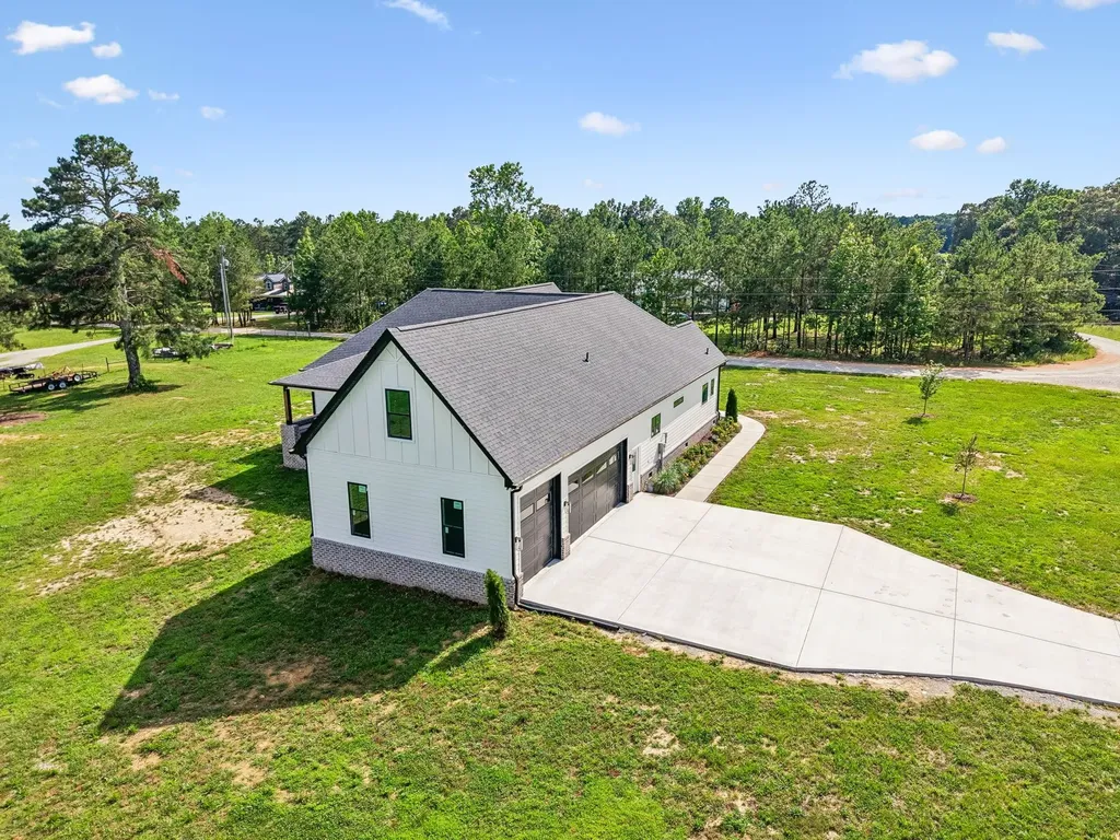 136 Summer Lake Drive Summertown TN 38483