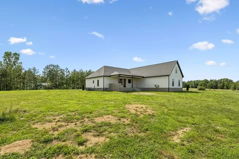 136 Summer Lake Drive Summertown TN 38483