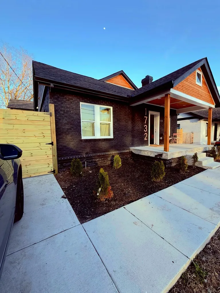 1732 16th Ave, N Nashville TN 37208