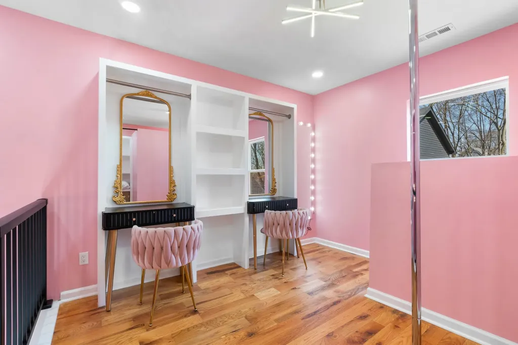 1732 16th Ave, N Nashville TN 37208