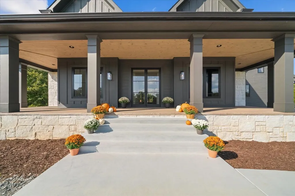 2458 Highway 163 Riceville TN 37370