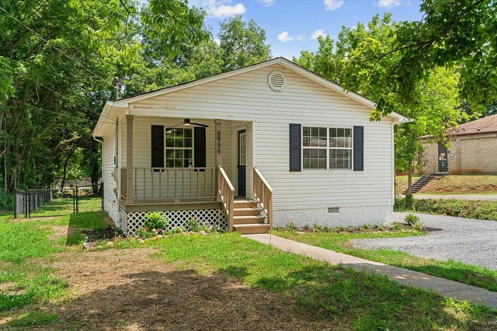 8956 Hiwassee Street, NE Charleston TN 37310