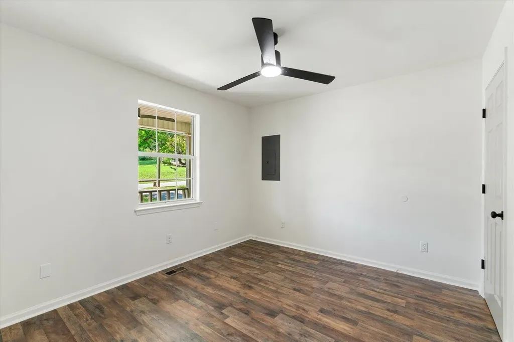 8956 Hiwassee Street, NE Charleston TN 37310