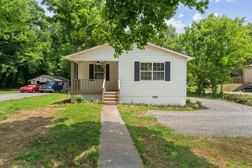8956 Hiwassee Street, NE Charleston TN 37310