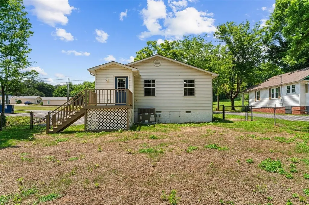 8956 Hiwassee Street, NE Charleston TN 37310