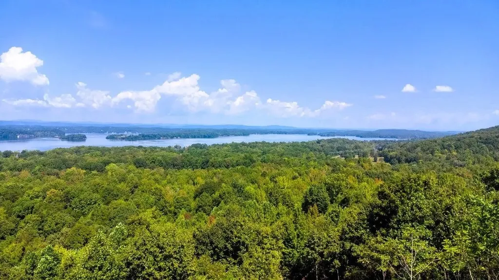 7 Pleasant Hill Road Ten Mile TN 37880