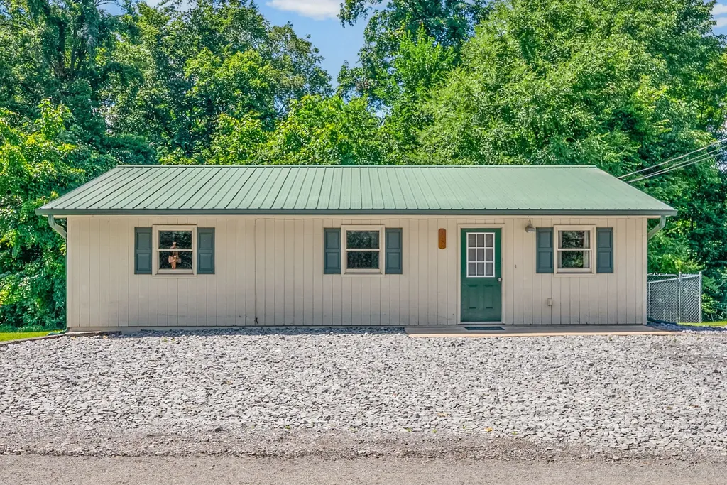 123 Morgan Loop Bumpus Mills TN 37028