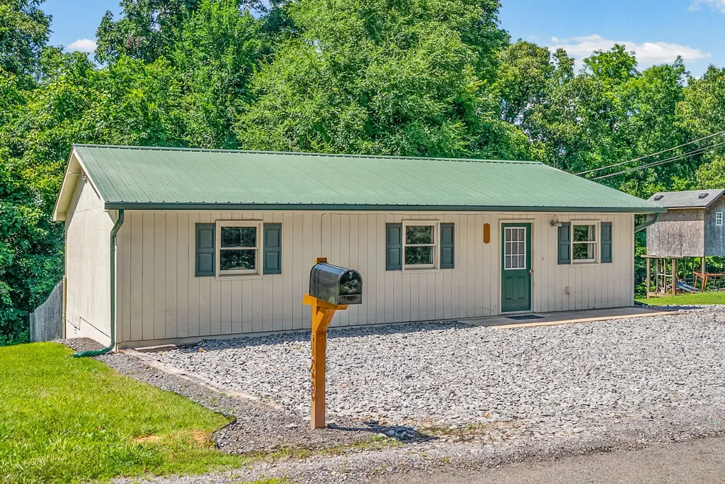 123 Morgan Loop Bumpus Mills TN 37028