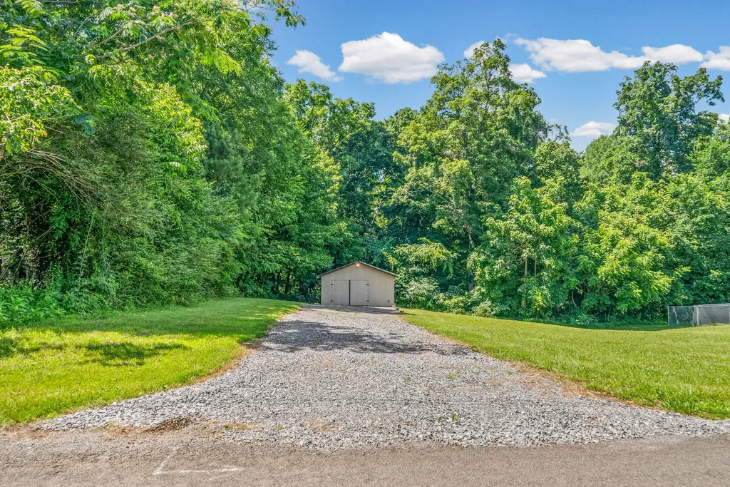 123 Morgan Loop Bumpus Mills TN 37028