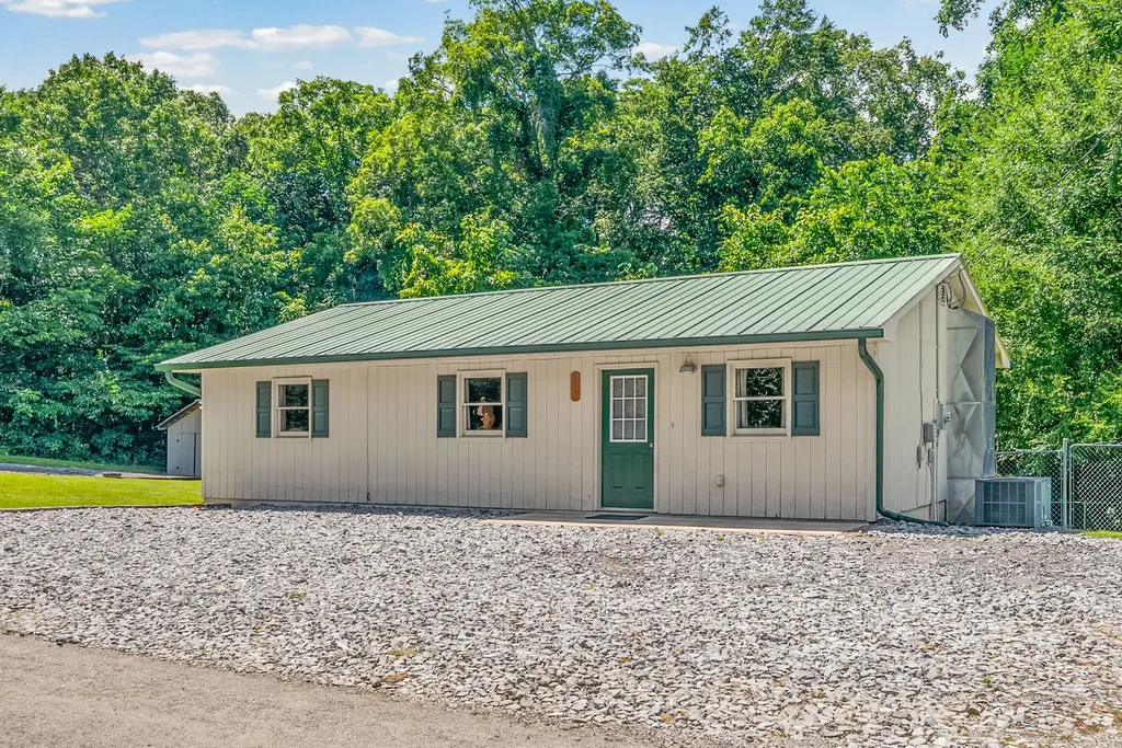 123 Morgan Loop Bumpus Mills TN 37028