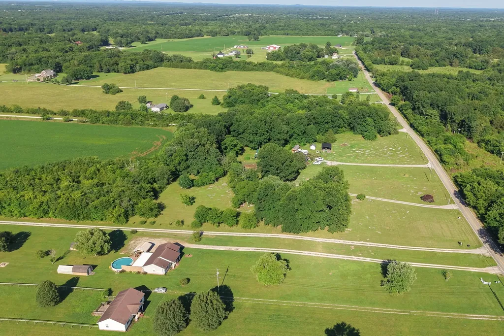 1510 Wade Brown Road Lewisburg TN 37091