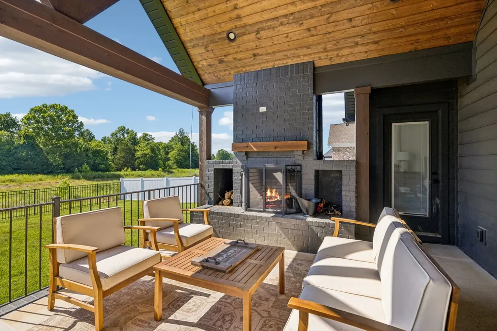 1827 Rhonda Drive Christiana TN 37037