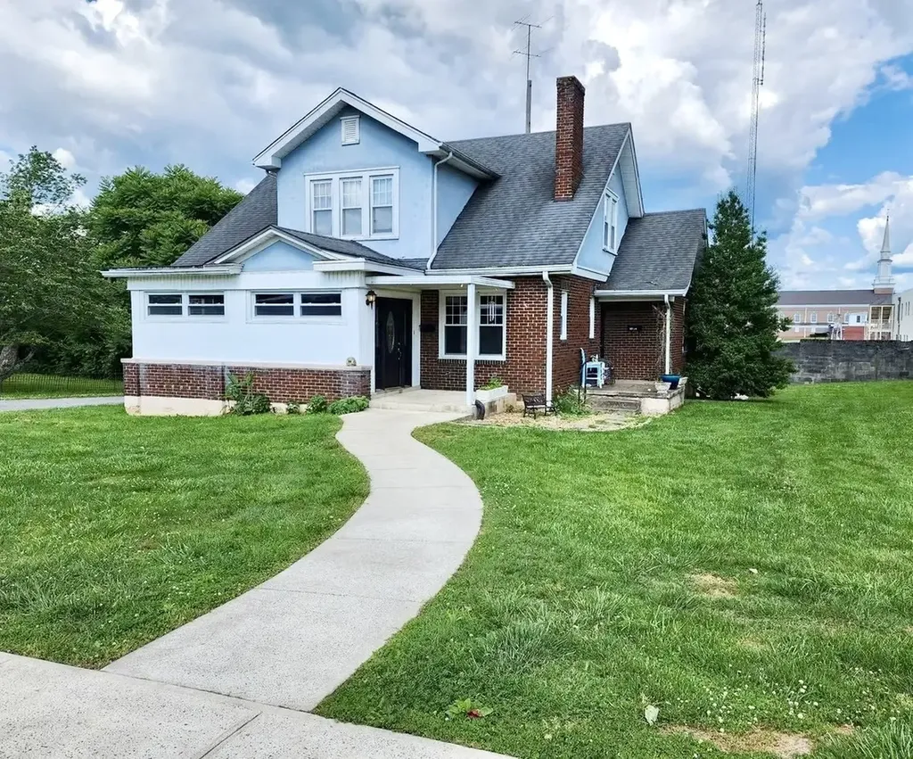 202 W Morford Street Mcminnville TN 37110