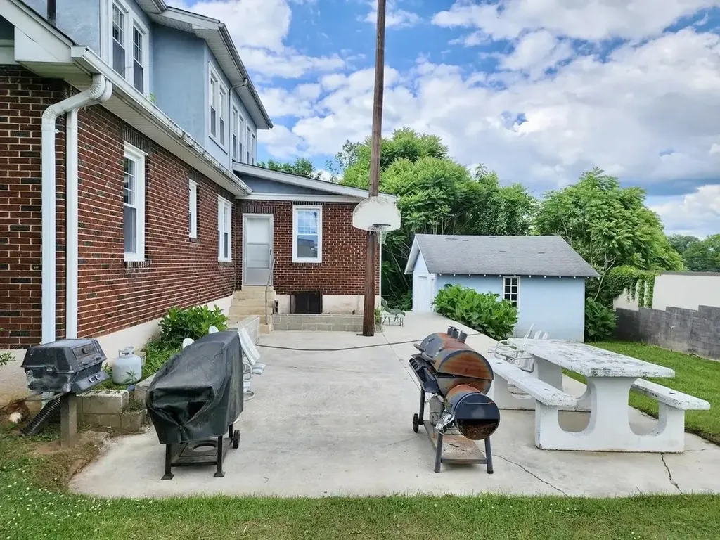 202 W Morford Street Mcminnville TN 37110