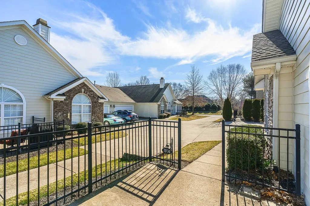 825 Browns Lane Gallatin TN 37066