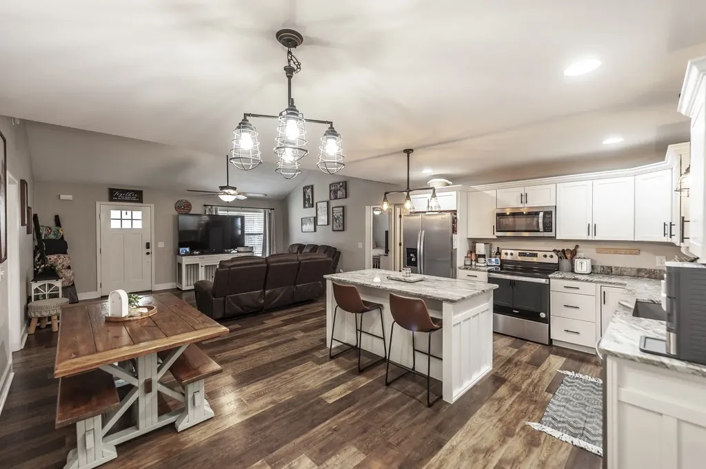 15 Raccoon Road Westmoreland TN 37186