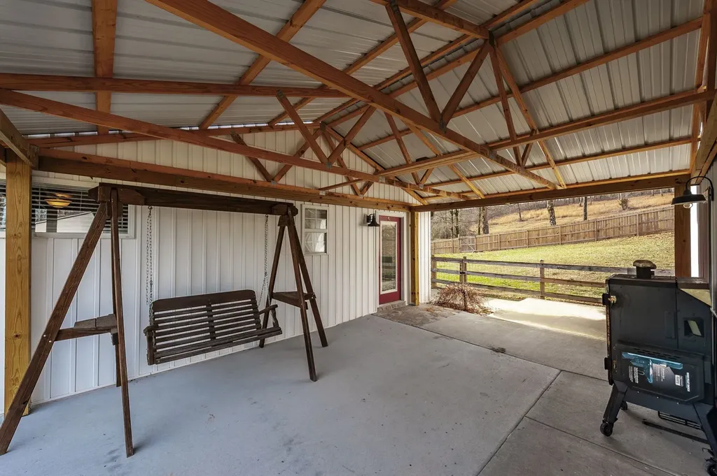 15 Raccoon Road Westmoreland TN 37186