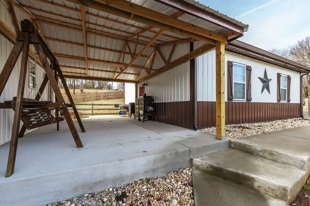 15 Raccoon Road Westmoreland TN 37186