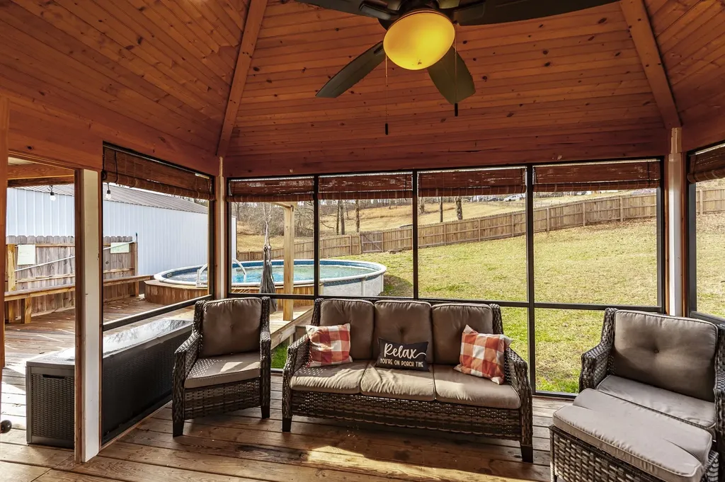 15 Raccoon Road Westmoreland TN 37186