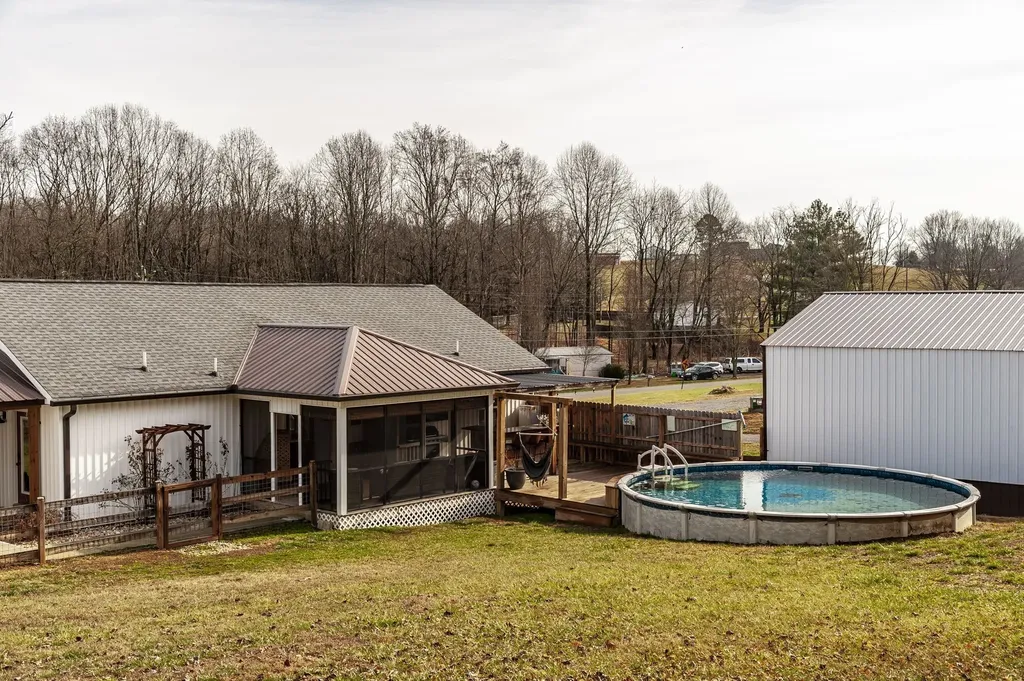 15 Raccoon Road Westmoreland TN 37186