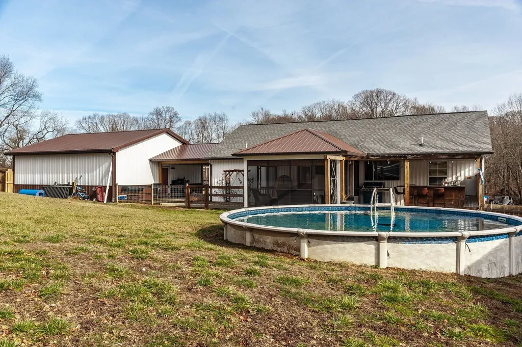 15 Raccoon Road Westmoreland TN 37186