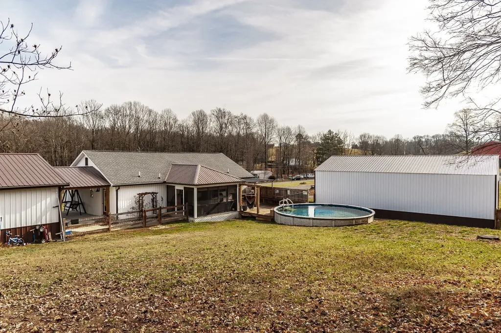 15 Raccoon Road Westmoreland TN 37186