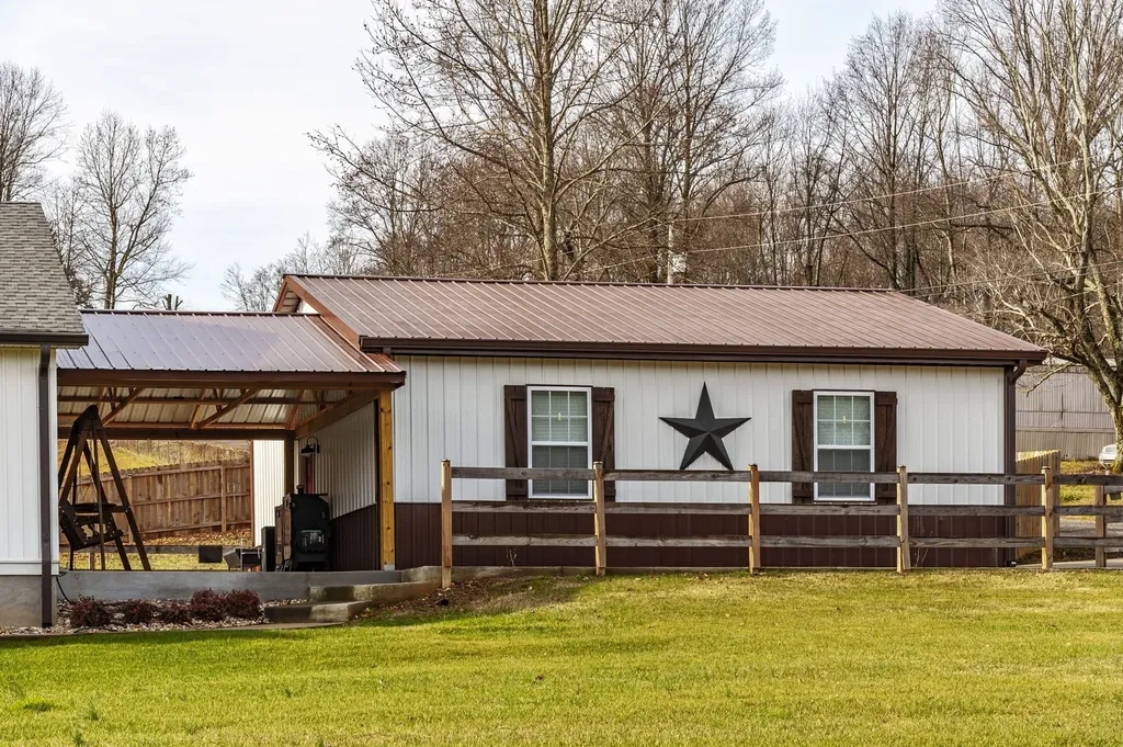 15 Raccoon Road Westmoreland TN 37186