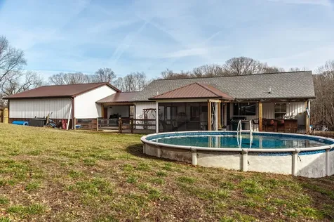 15 Raccoon Road Westmoreland TN 37186