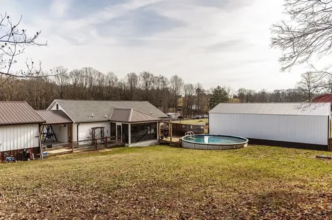 15 Raccoon Road Westmoreland TN 37186