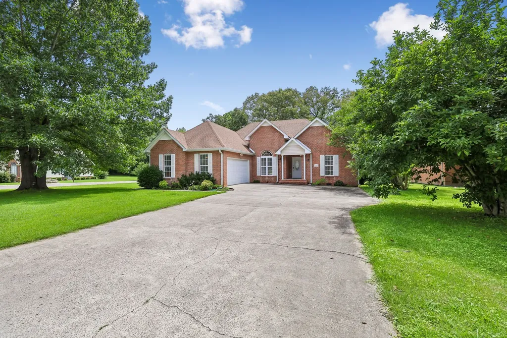 201 Jennings Circle Tullahoma TN 37388